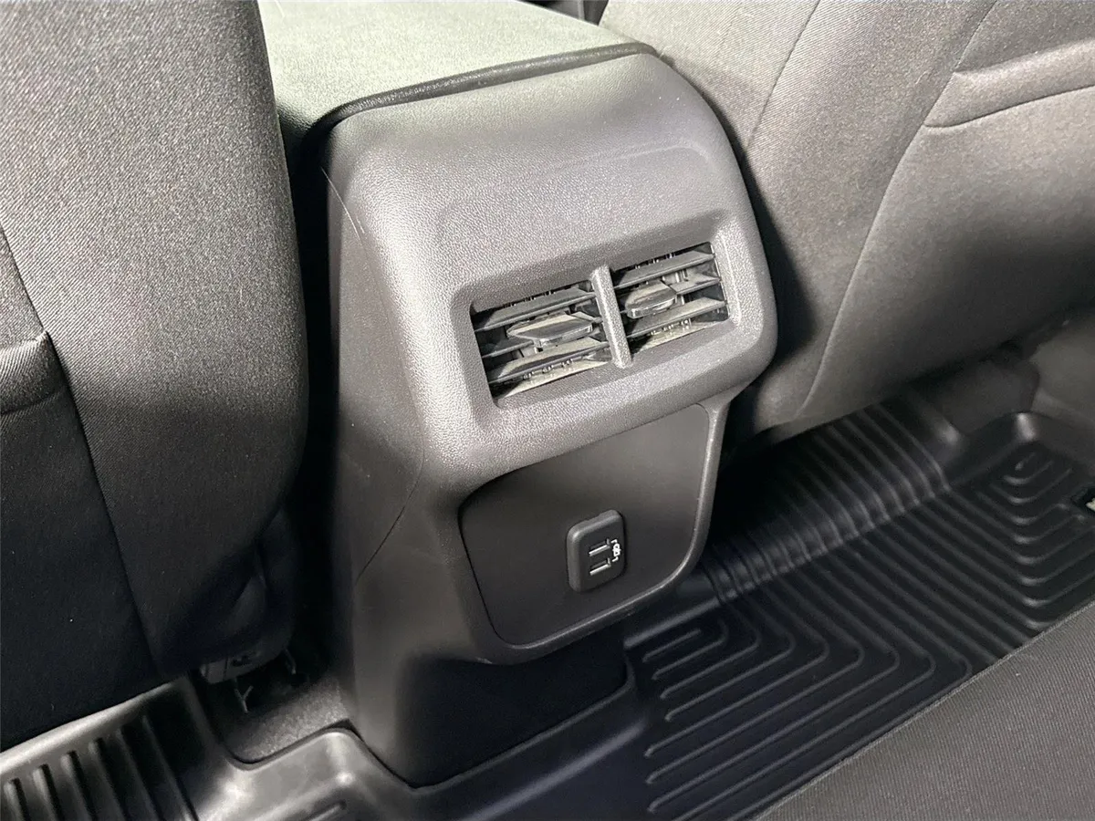 2020 Chevrolet Equinox LS thumbnail 33