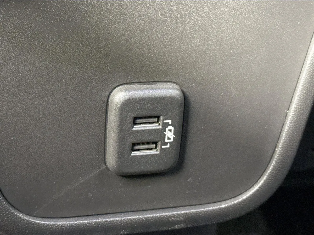 2020 Chevrolet Equinox LS thumbnail 34