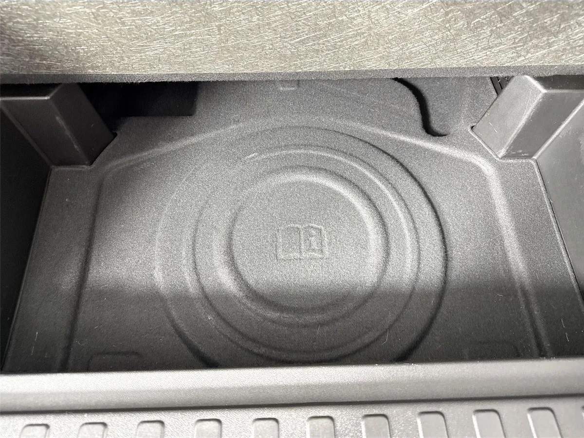 2020 Chevrolet Equinox LS thumbnail 36
