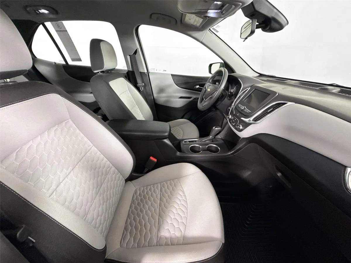 2020 Chevrolet Equinox LS thumbnail 39