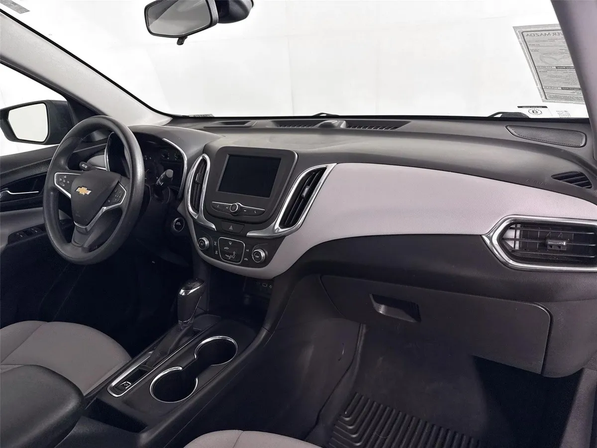 2020 Chevrolet Equinox LS thumbnail 40
