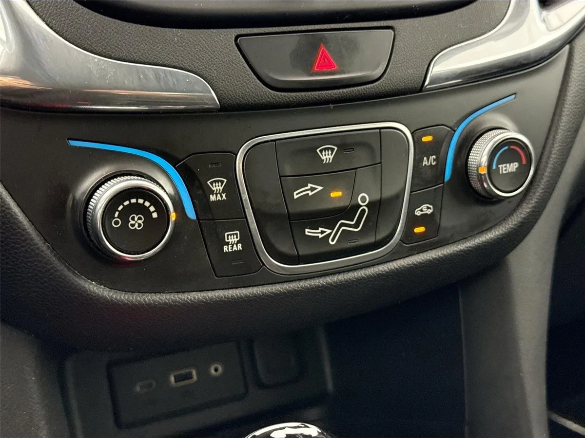 2020 Chevrolet Equinox LT thumbnail 23