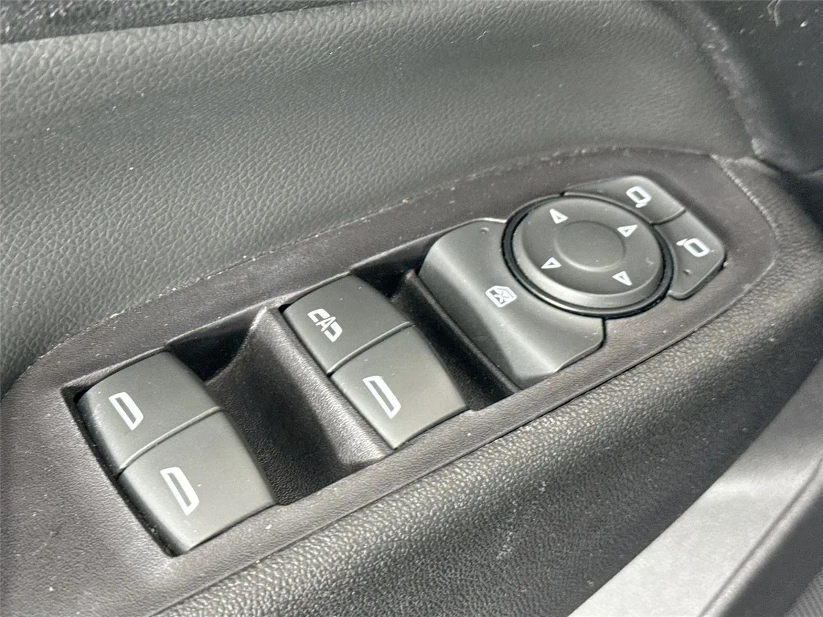 2020 Chevrolet Equinox LT thumbnail 25