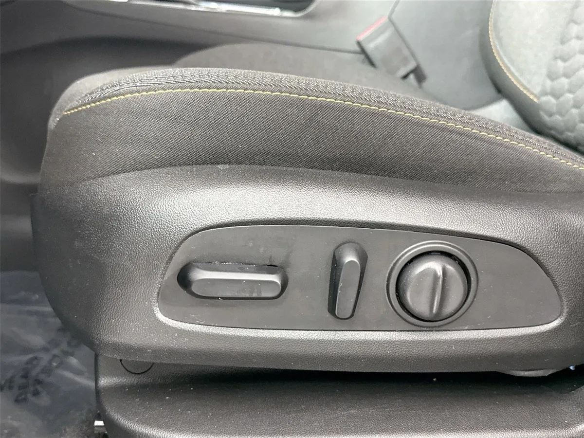 2020 Chevrolet Equinox LT thumbnail 26