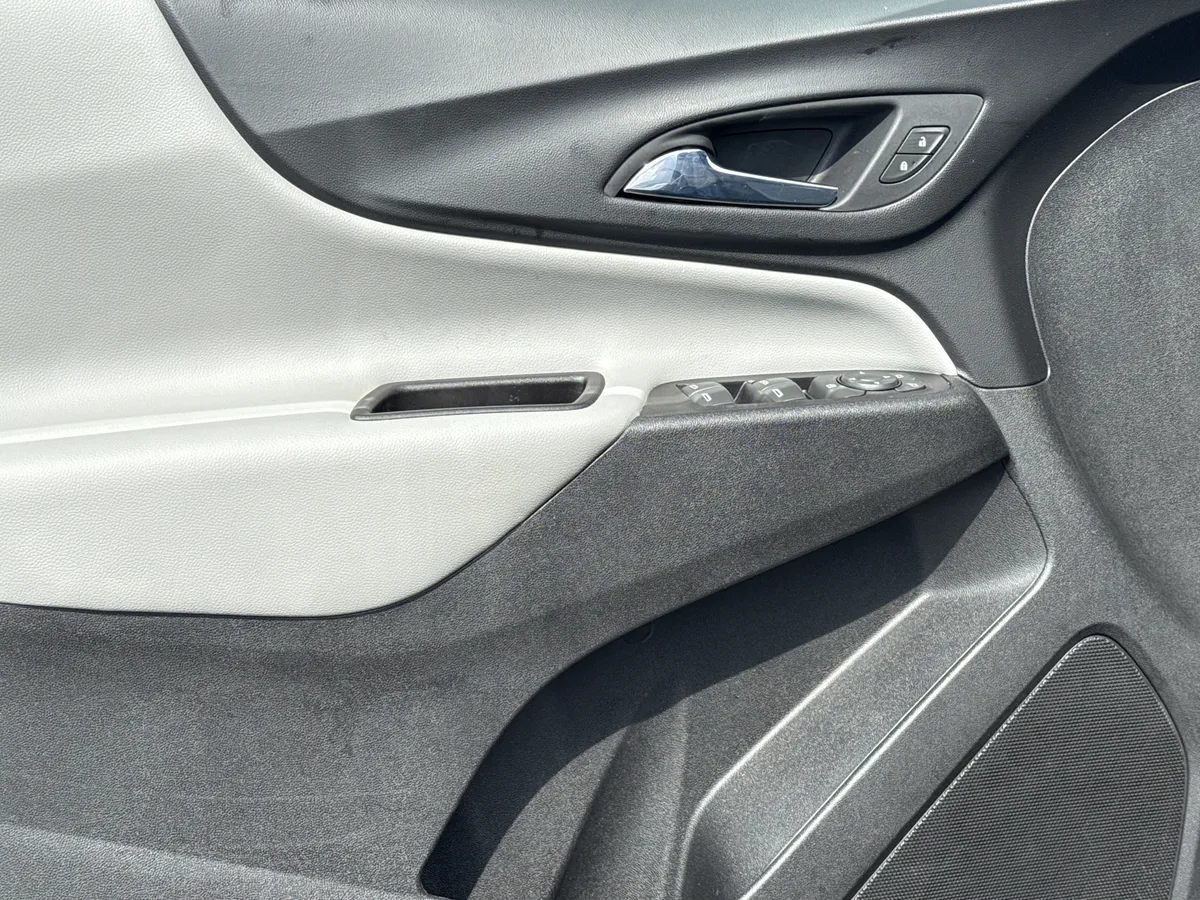 2020 Chevrolet Equinox LT thumbnail 13