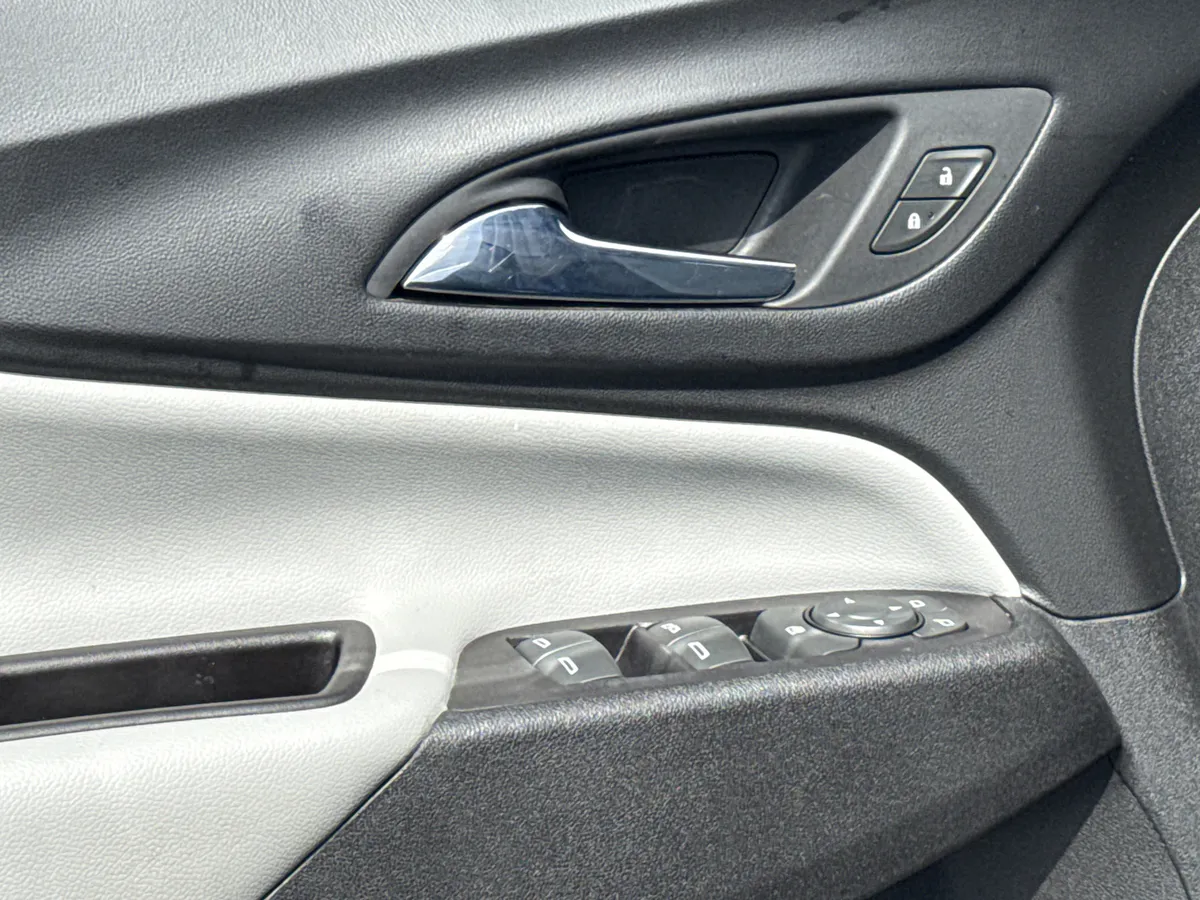 2020 Chevrolet Equinox LT thumbnail 14