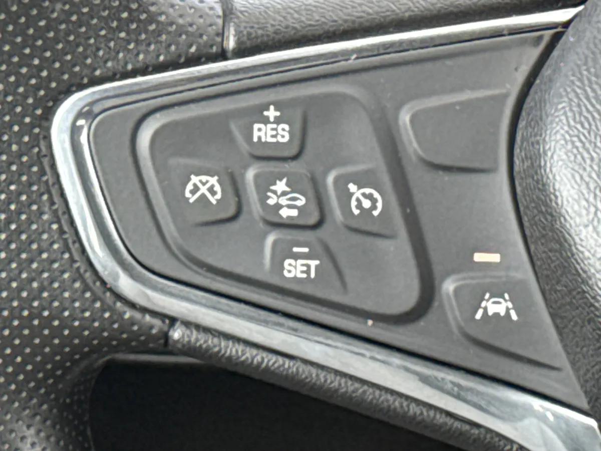 2020 Chevrolet Equinox LT thumbnail 18