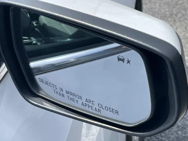 2020 Chevrolet Malibu LS thumbnail 11