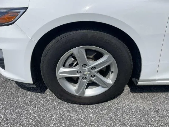 2020 Chevrolet Malibu LS thumbnail 4