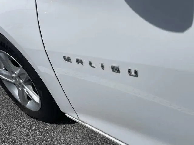 2020 Chevrolet Malibu LS thumbnail 5