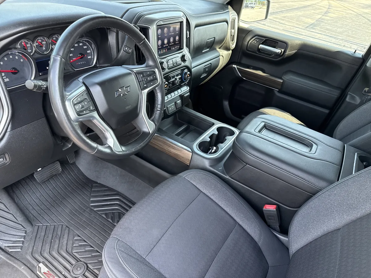 2020 Chevrolet Silverado 1500 RST thumbnail 12