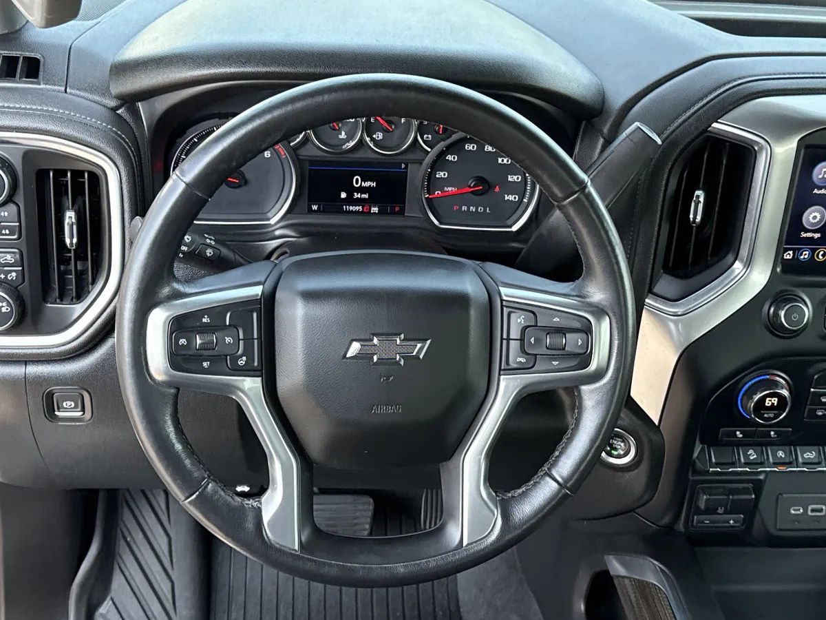 2020 Chevrolet Silverado 1500 RST thumbnail 23