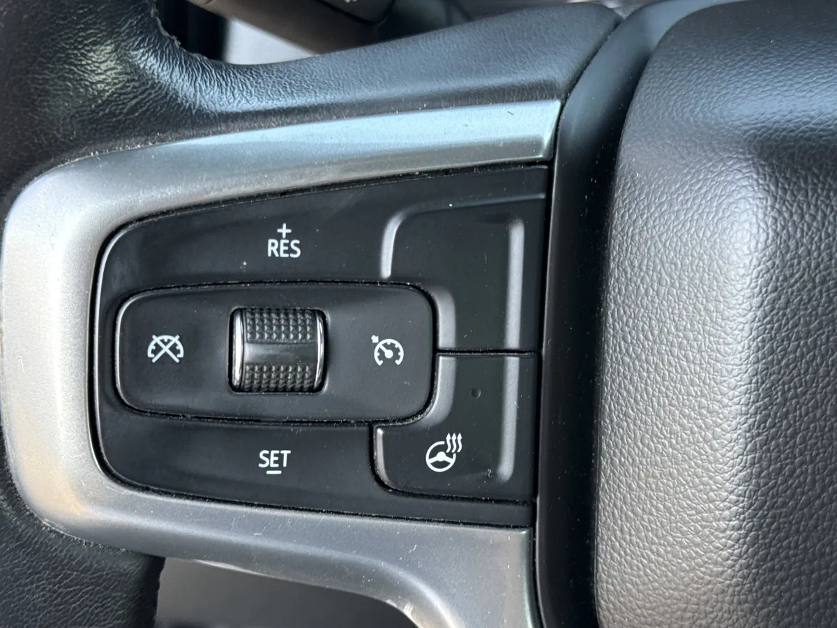 2020 Chevrolet Silverado 1500 RST thumbnail 26