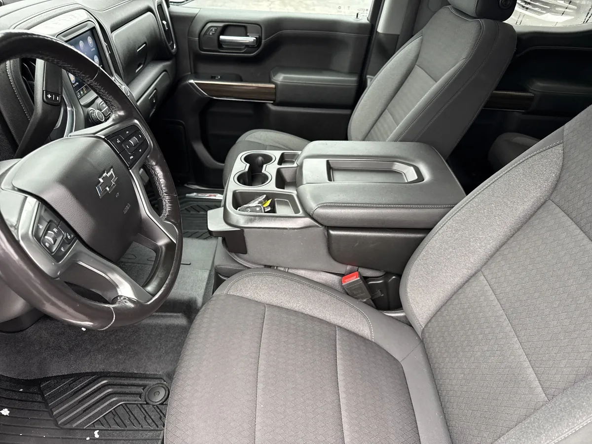 2020 Chevrolet Silverado 1500 RST thumbnail 12