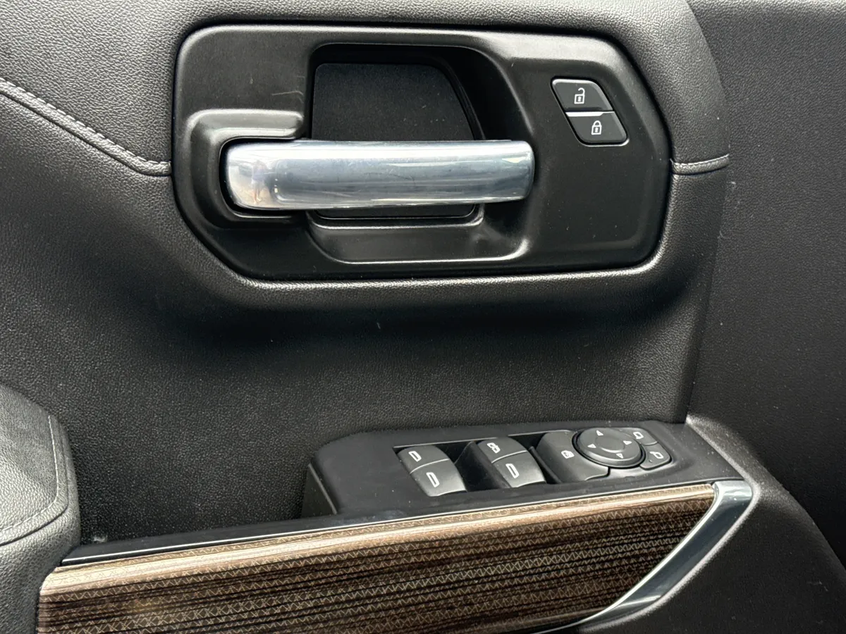 2020 Chevrolet Silverado 1500 RST thumbnail 17