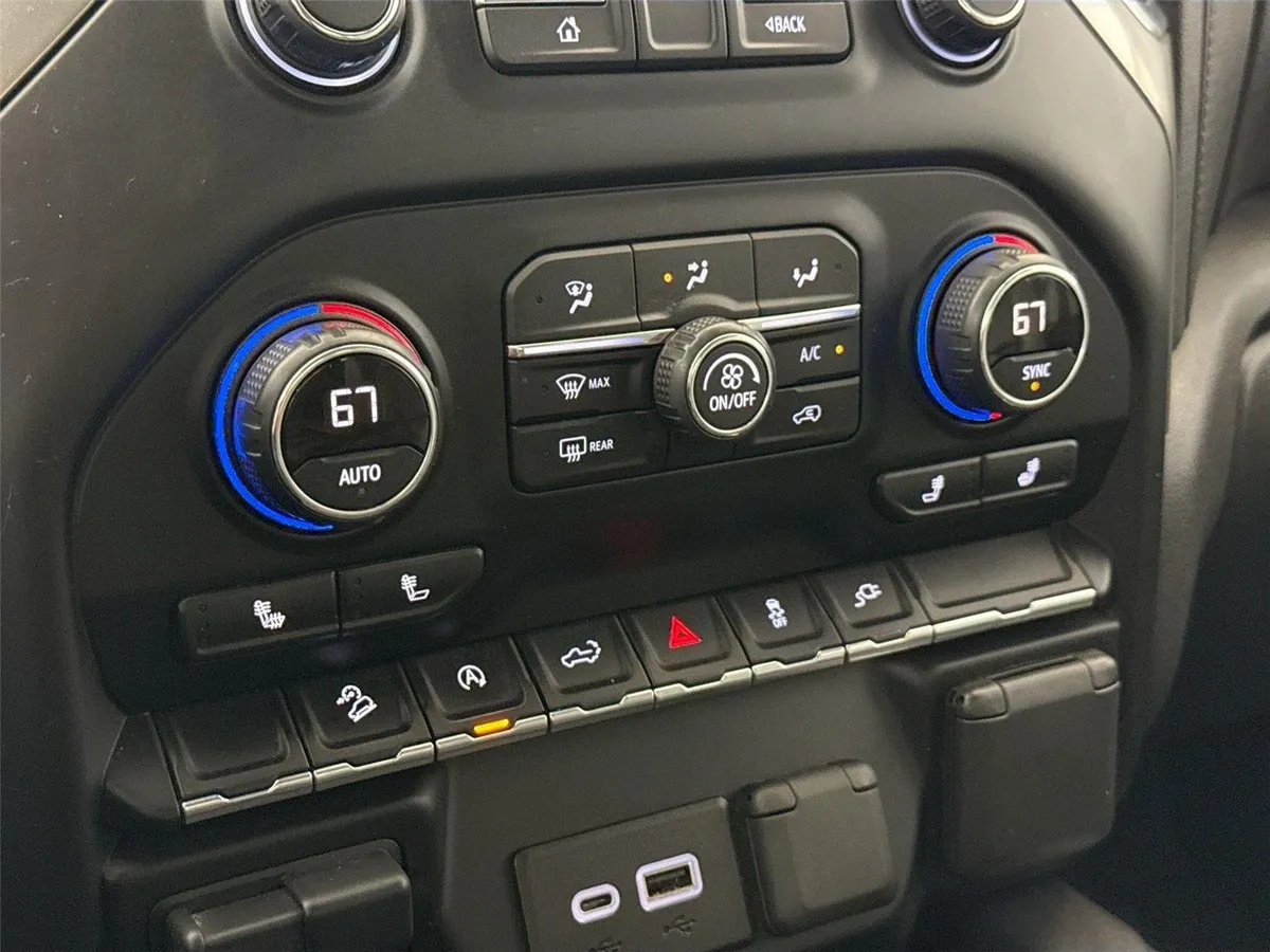 2020 Chevrolet Silverado 1500 RST thumbnail 24