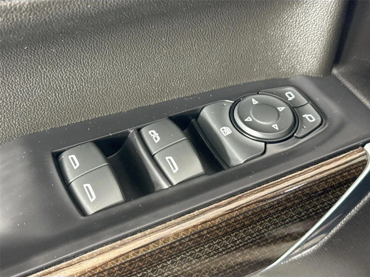 2020 Chevrolet Silverado 1500 RST thumbnail 26