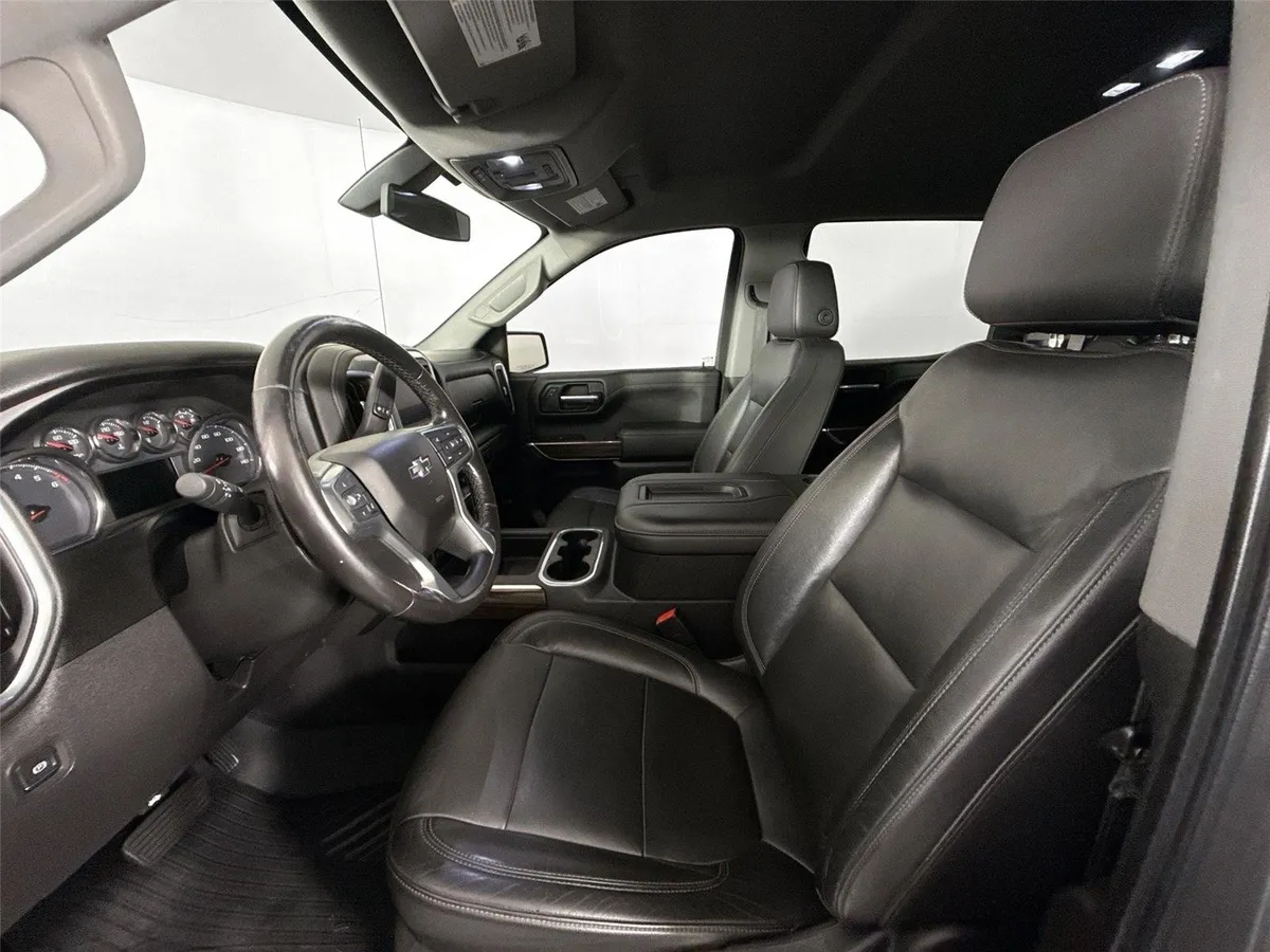 2020 Chevrolet Silverado 1500 RST thumbnail 3