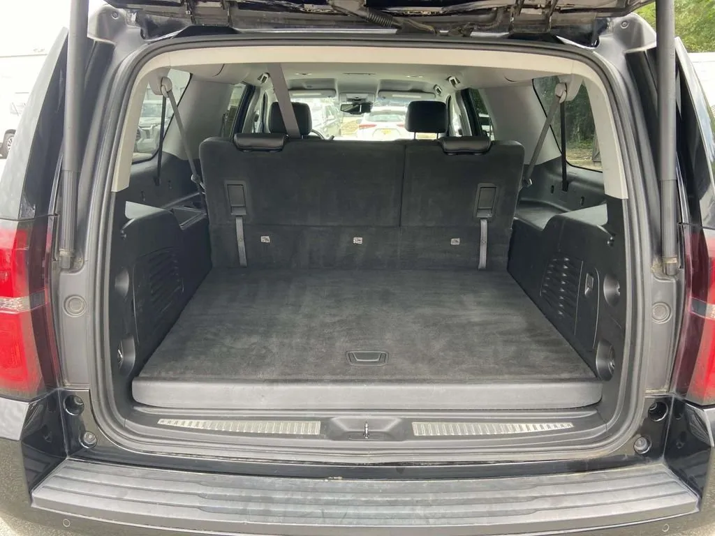 2020 Chevrolet Suburban LT thumbnail 10