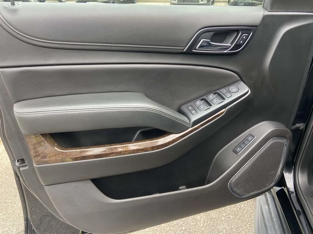 2020 Chevrolet Suburban LT thumbnail 15
