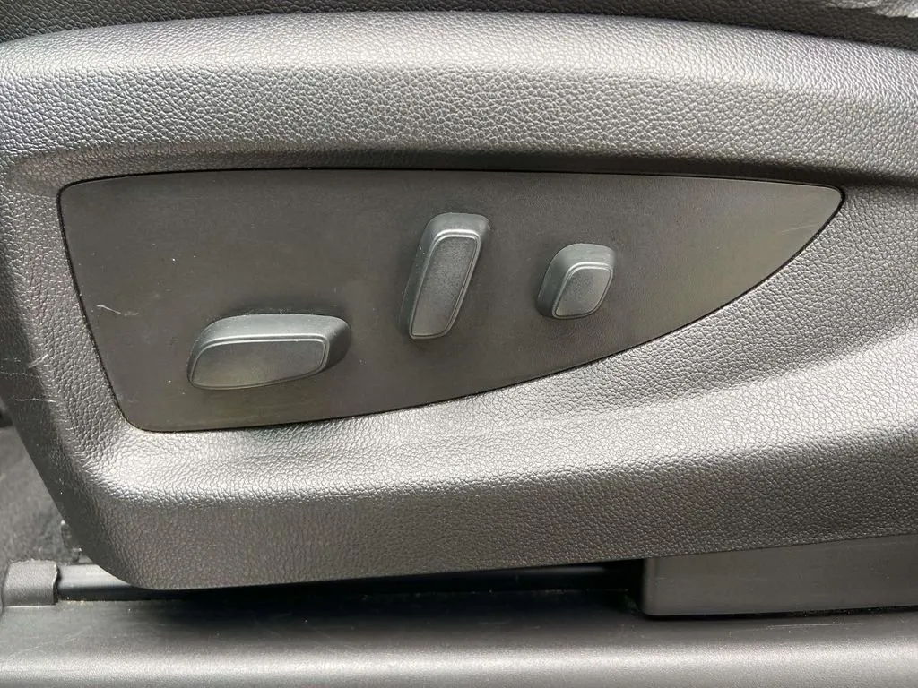 2020 Chevrolet Suburban LT thumbnail 19