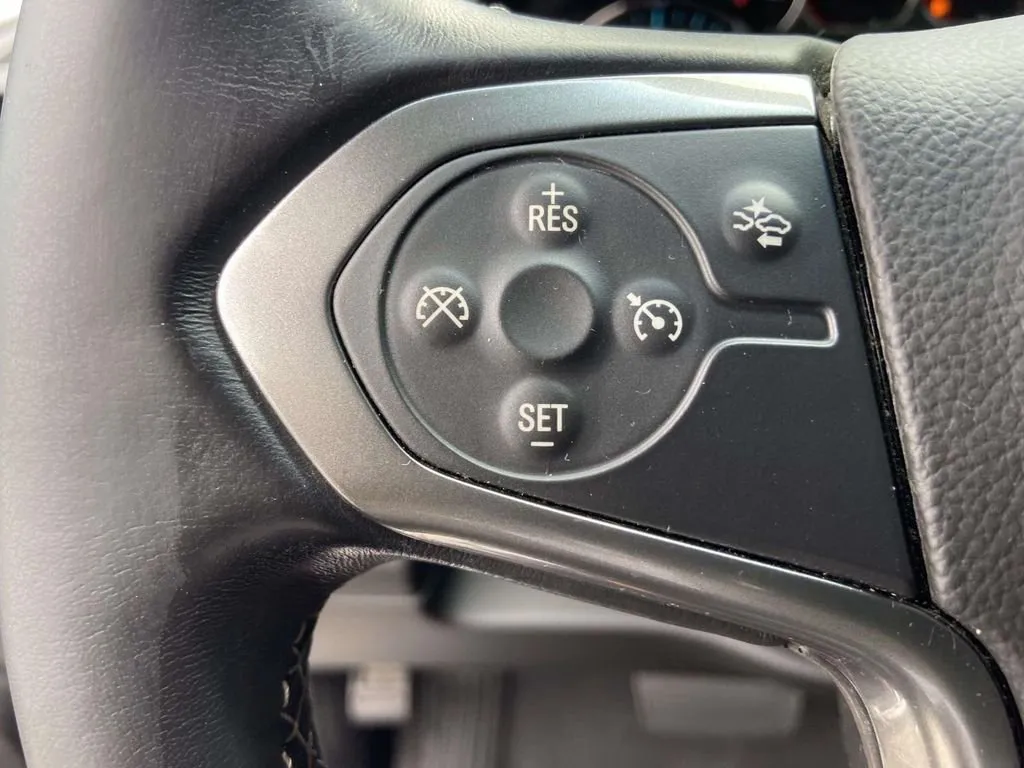 2020 Chevrolet Suburban LT thumbnail 34