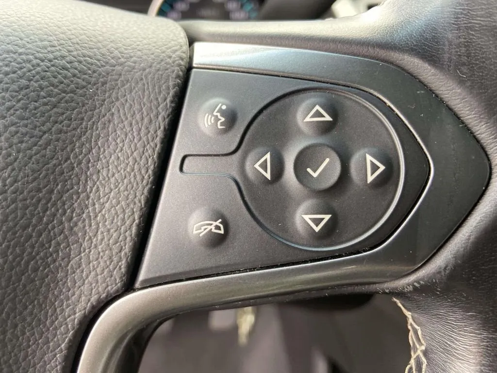 2020 Chevrolet Suburban LT thumbnail 35