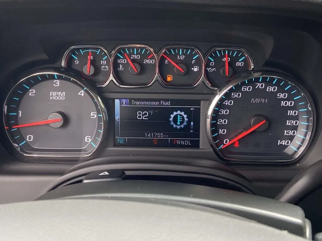 2020 Chevrolet Suburban LT thumbnail 36