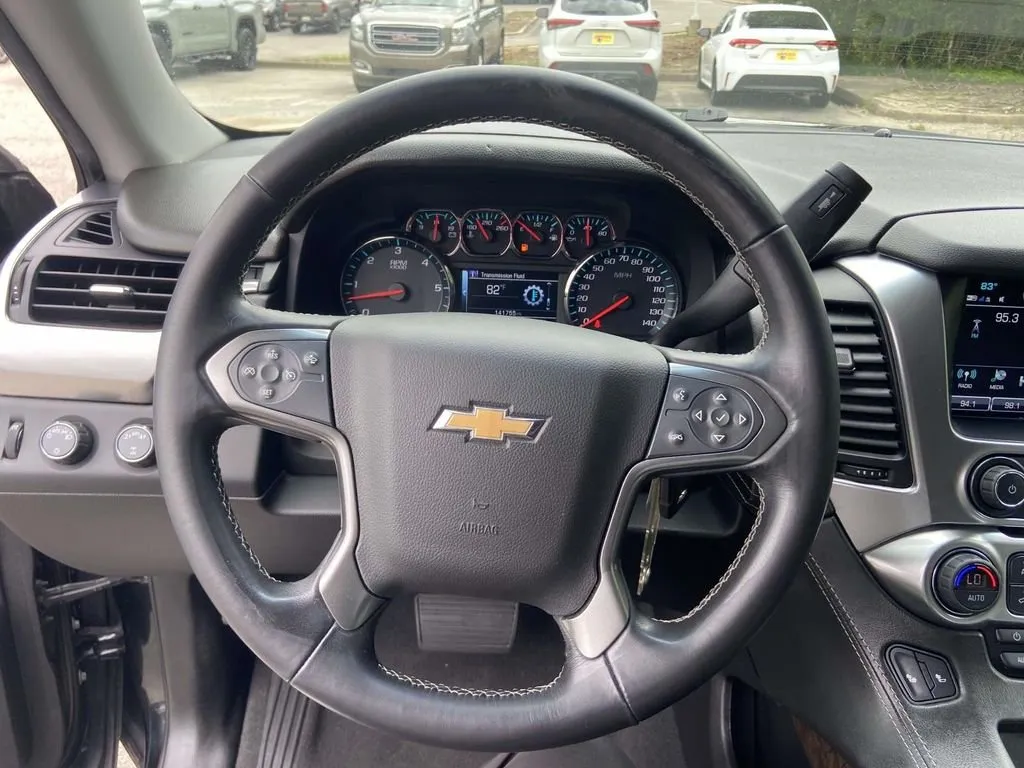 2020 Chevrolet Suburban LT thumbnail 37