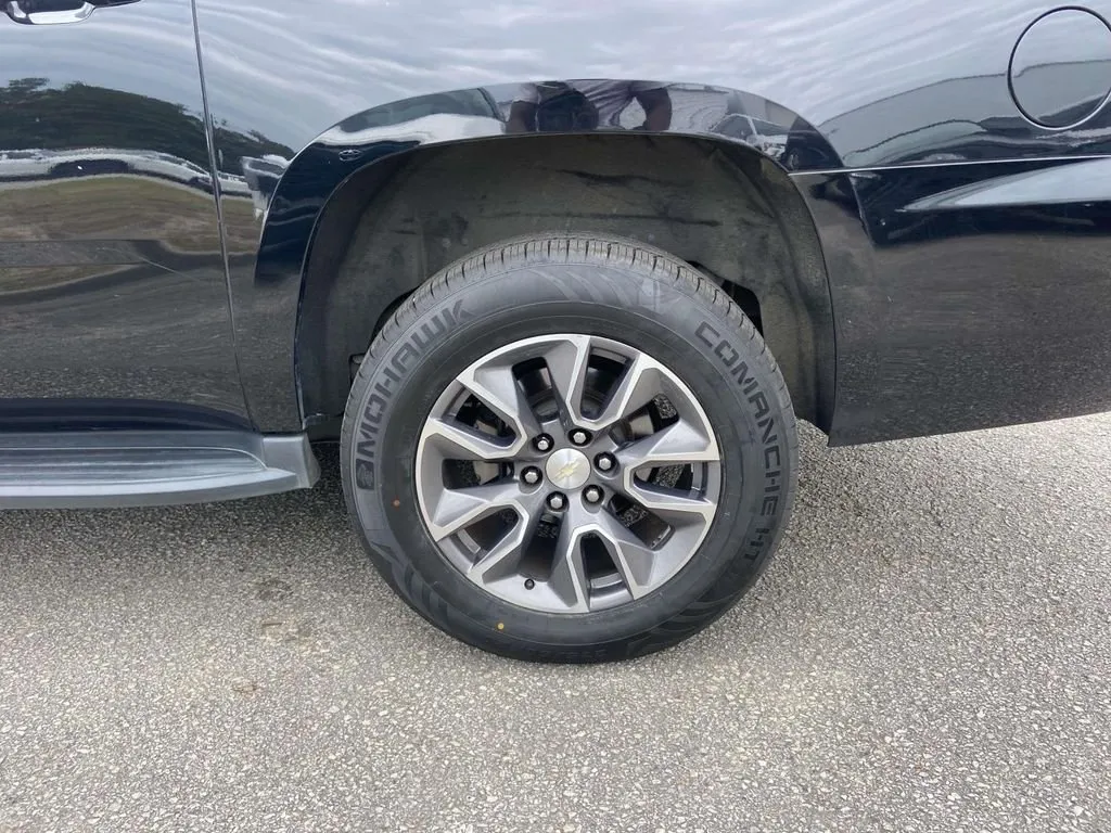 2020 Chevrolet Suburban LT thumbnail 9