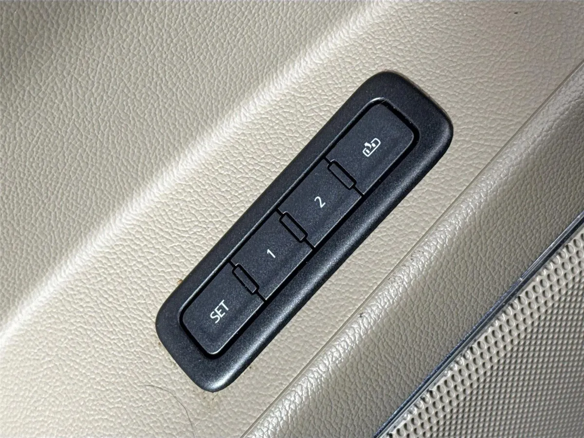 2020 Chevrolet Tahoe LT thumbnail 30