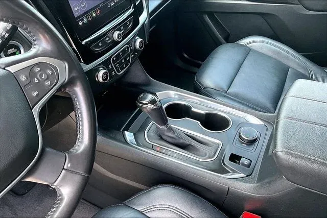 2020 Chevrolet Traverse LT thumbnail 15