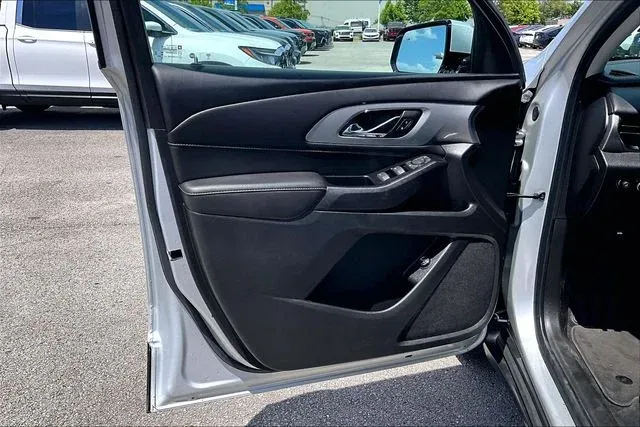 2020 Chevrolet Traverse LT thumbnail 17