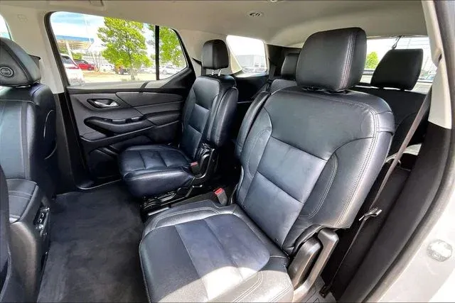 2020 Chevrolet Traverse LT thumbnail 19