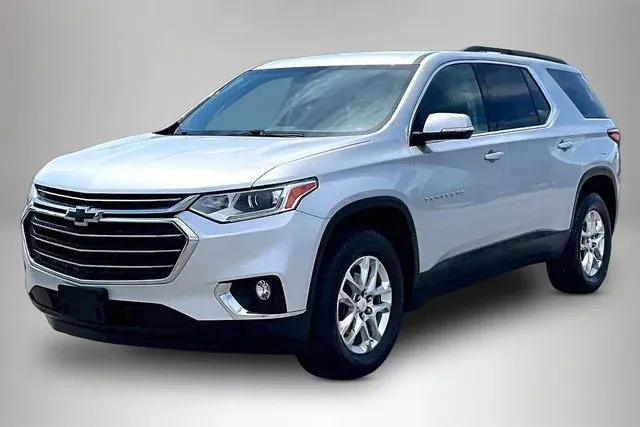 2020 Chevrolet Traverse LT thumbnail 2