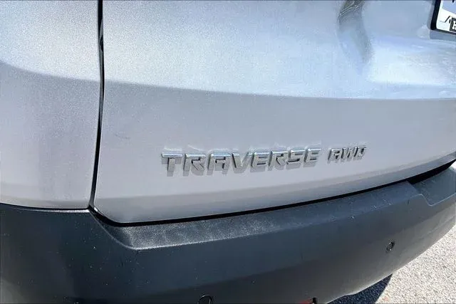 2020 Chevrolet Traverse LT thumbnail 25