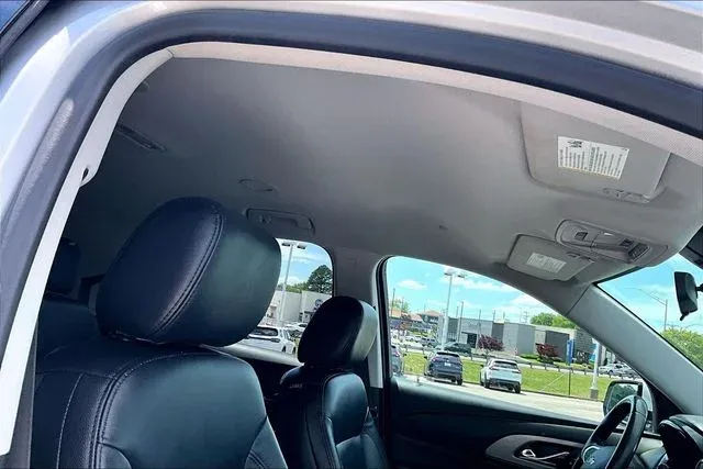 2020 Chevrolet Traverse LT thumbnail 26
