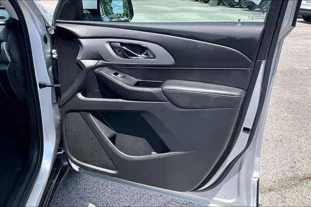 2020 Chevrolet Traverse LT thumbnail 27