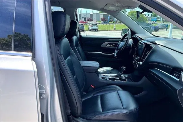 2020 Chevrolet Traverse LT thumbnail 28