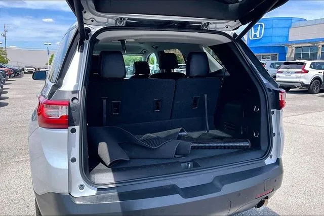2020 Chevrolet Traverse LT thumbnail 32
