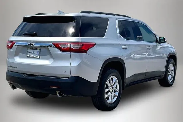 2020 Chevrolet Traverse LT thumbnail 5