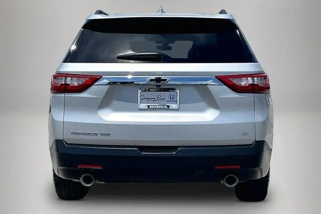2020 Chevrolet Traverse LT thumbnail 6