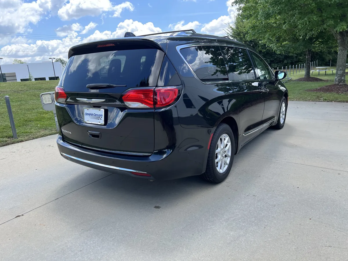 2020 Chrysler Pacifica Touring L thumbnail 10