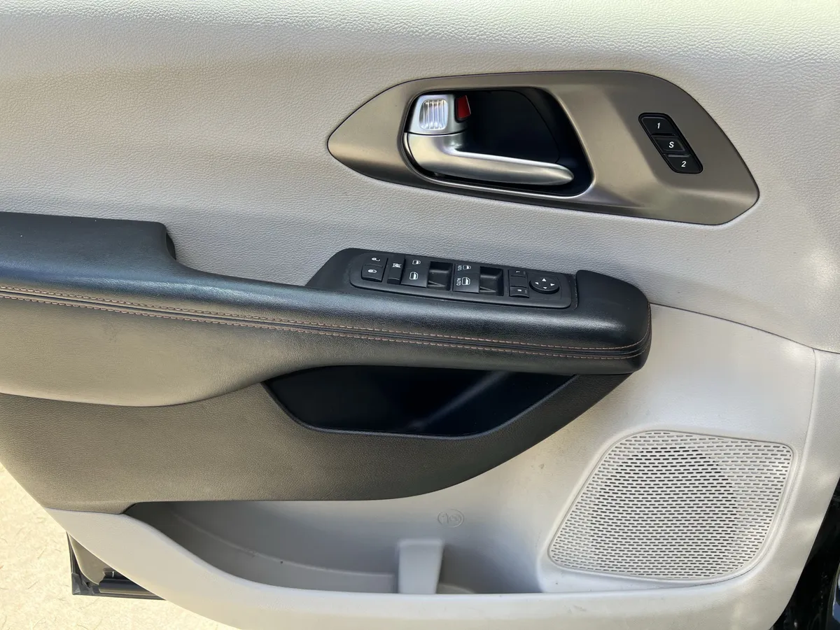 2020 Chrysler Pacifica Touring L thumbnail 13