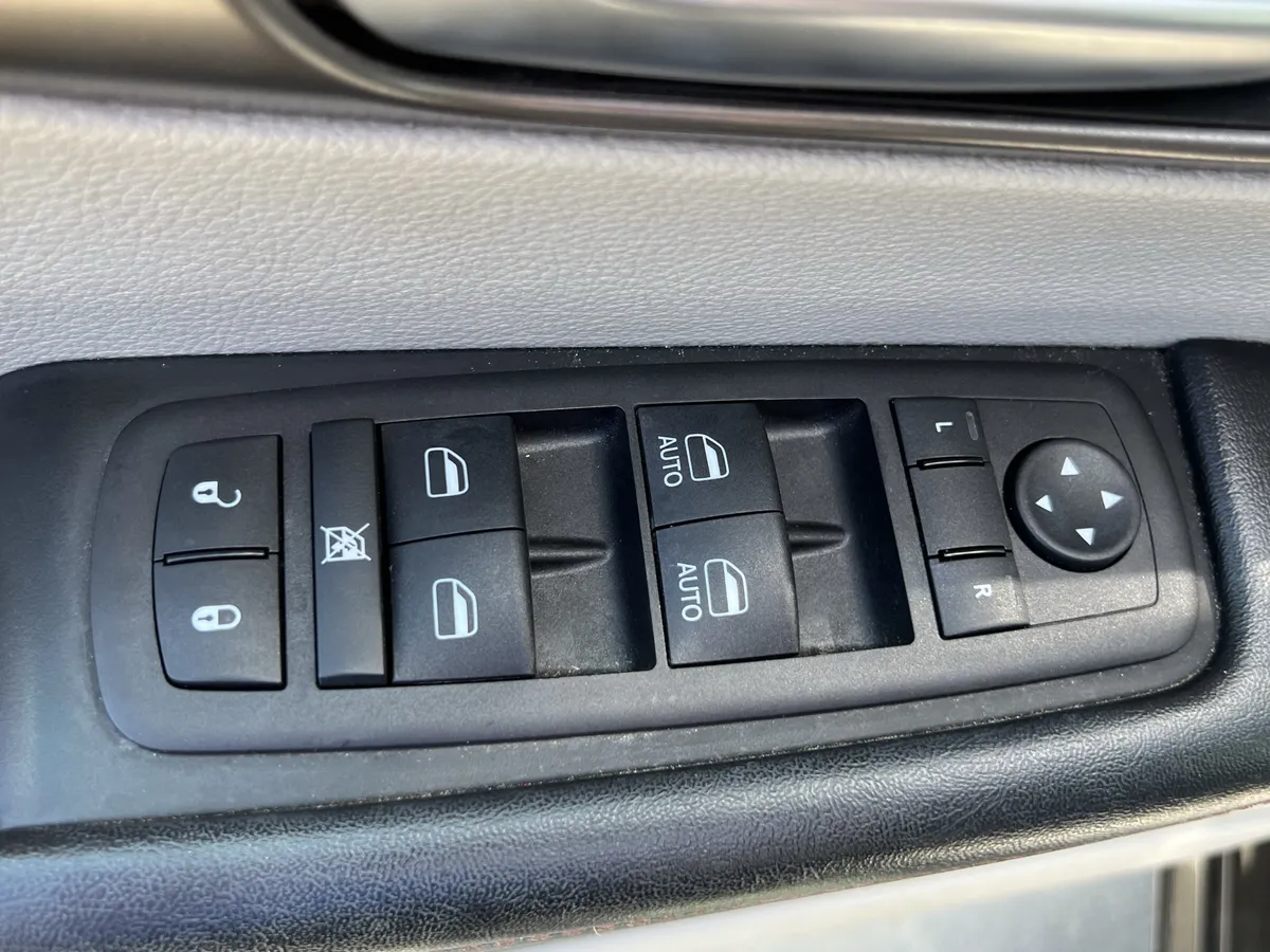 2020 Chrysler Pacifica Touring L thumbnail 14
