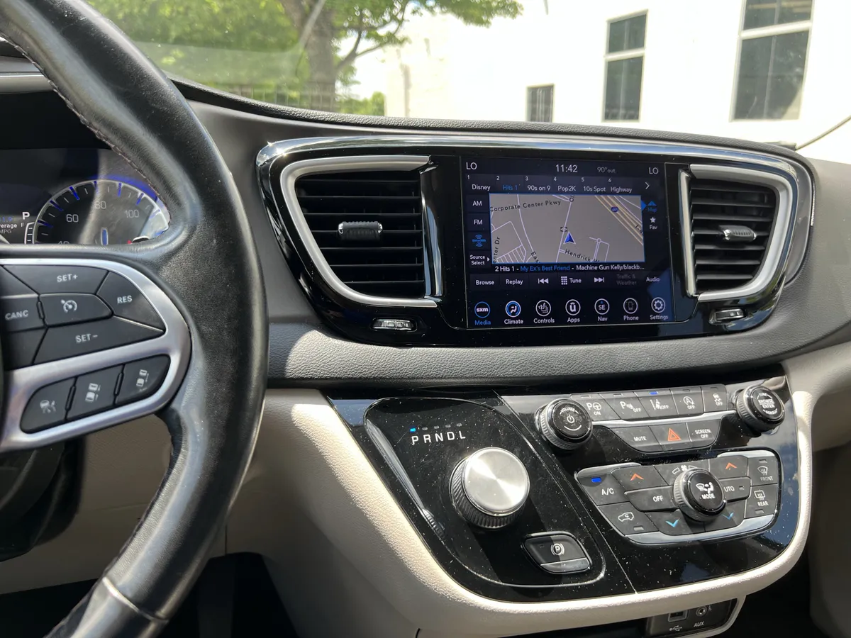 2020 Chrysler Pacifica Touring L thumbnail 17