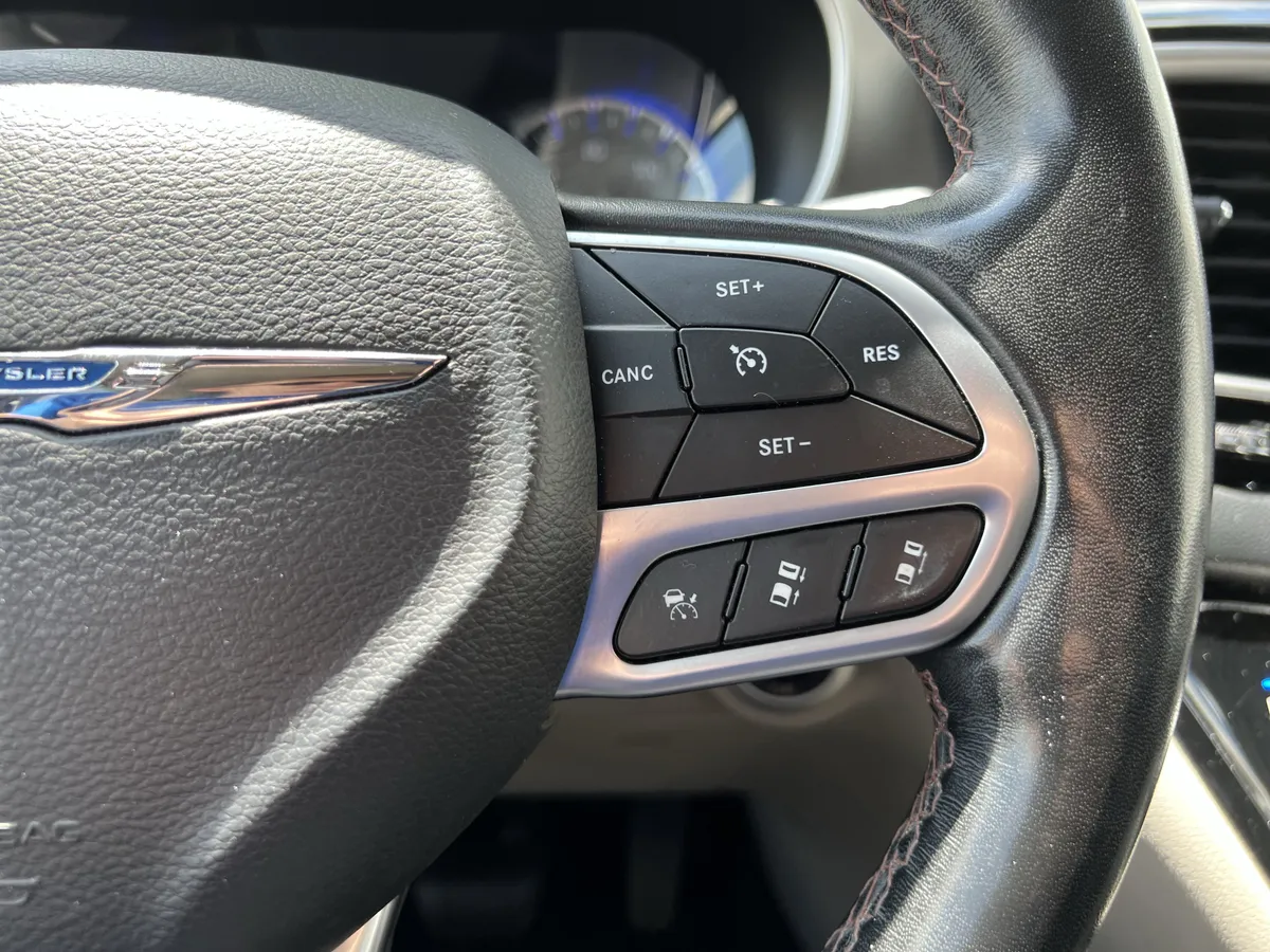 2020 Chrysler Pacifica Touring L thumbnail 19