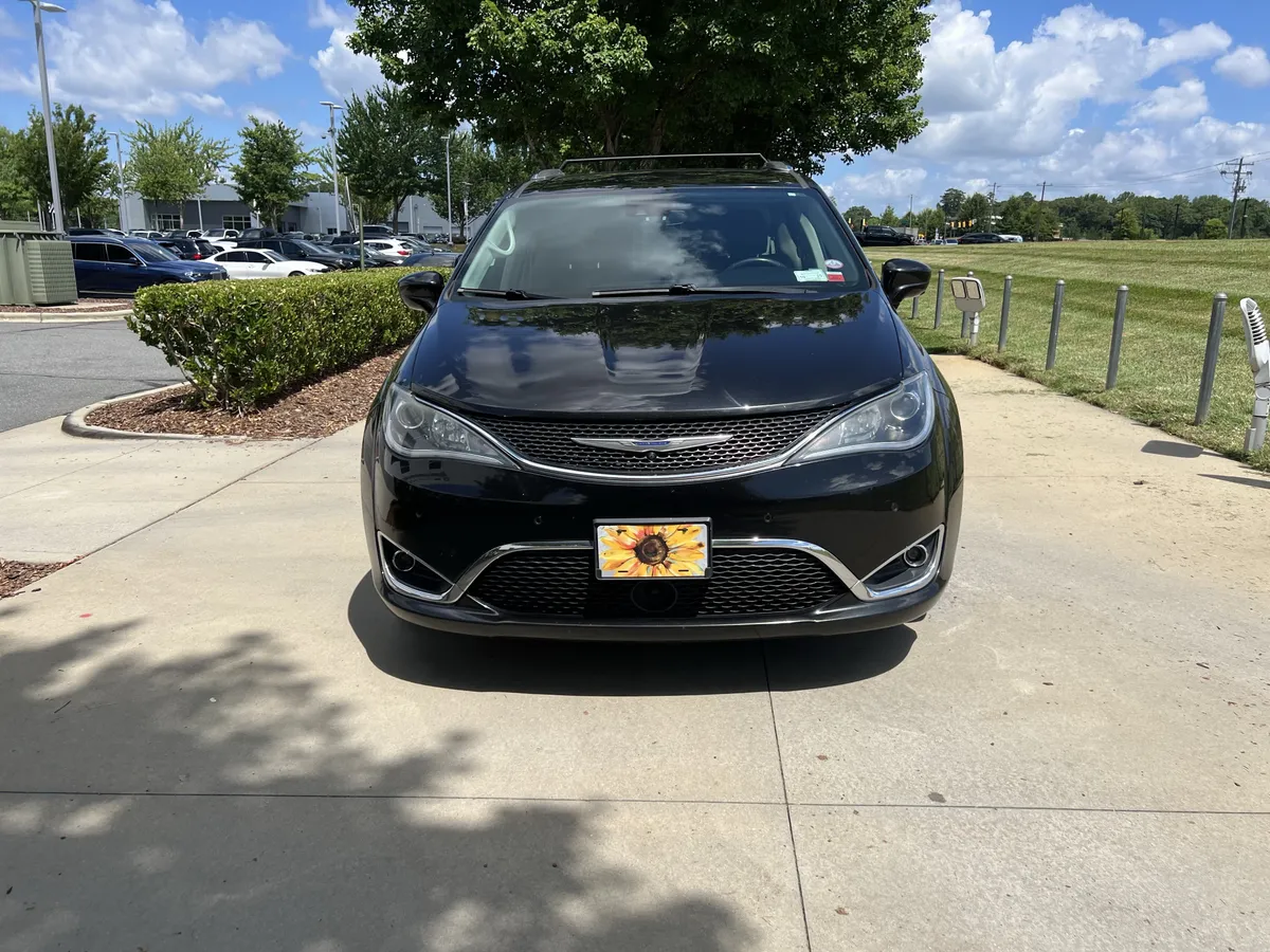 2020 Chrysler Pacifica Touring L thumbnail 2