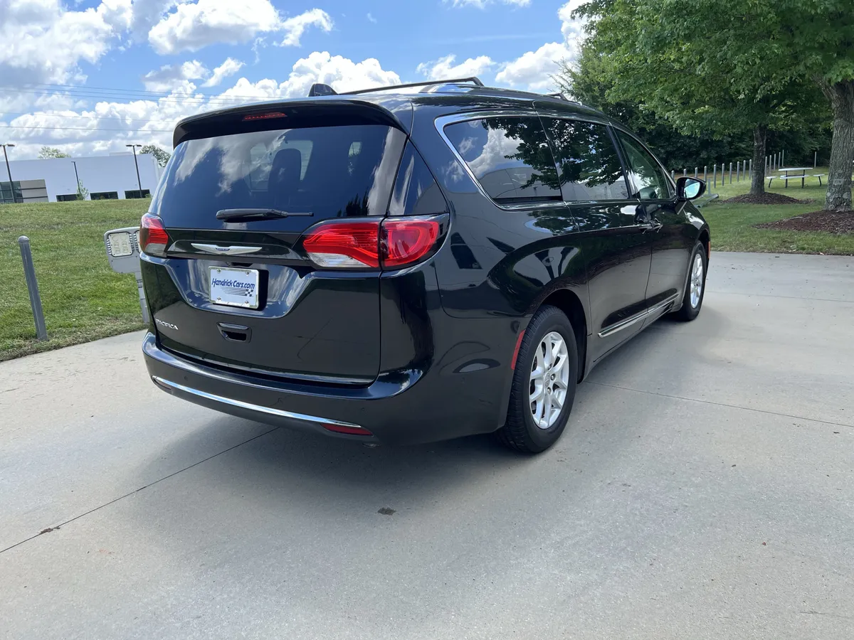 2020 Chrysler Pacifica Touring L thumbnail 9