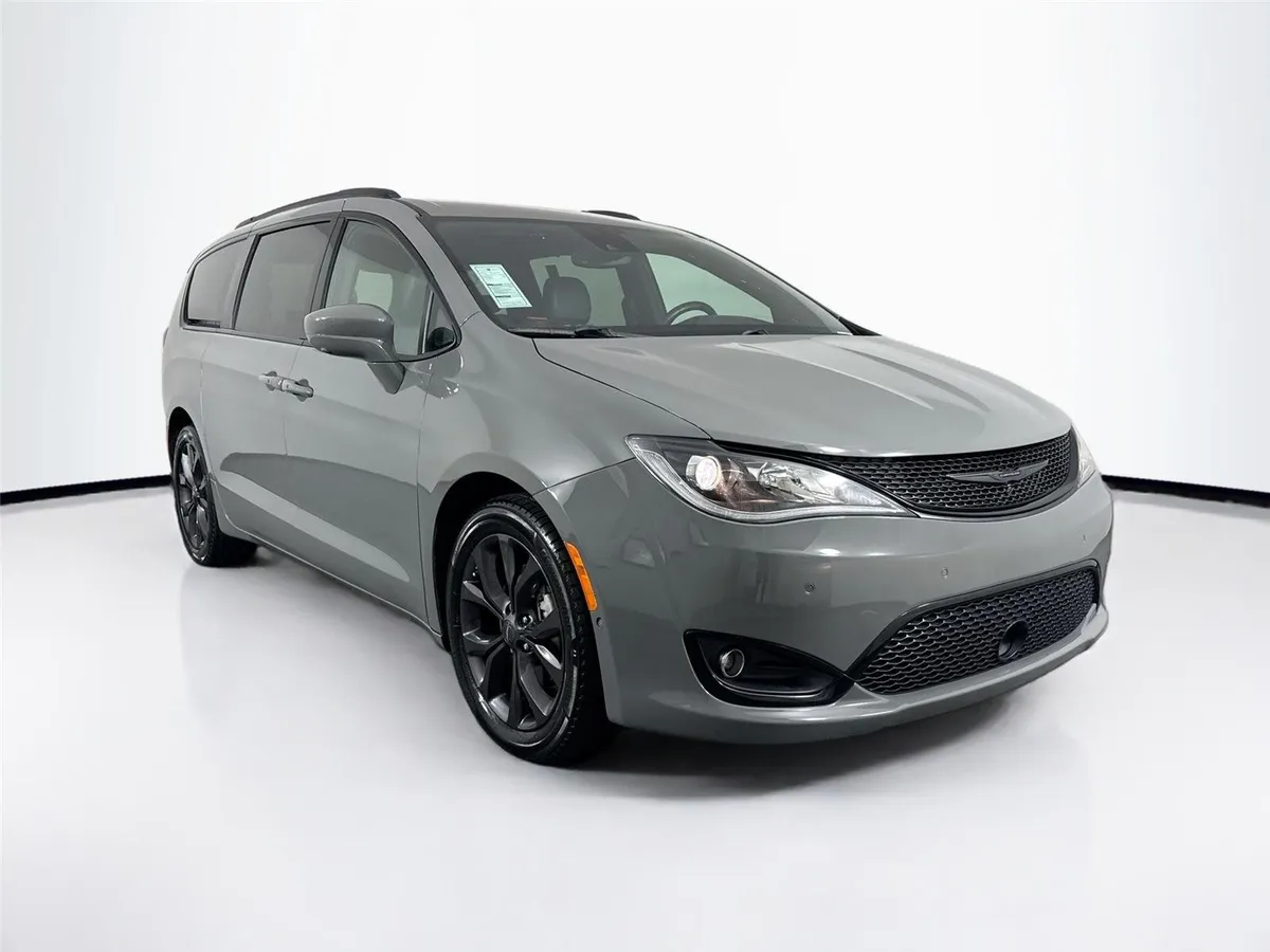 2020 Chrysler Pacifica Touring L Plus thumbnail 10
